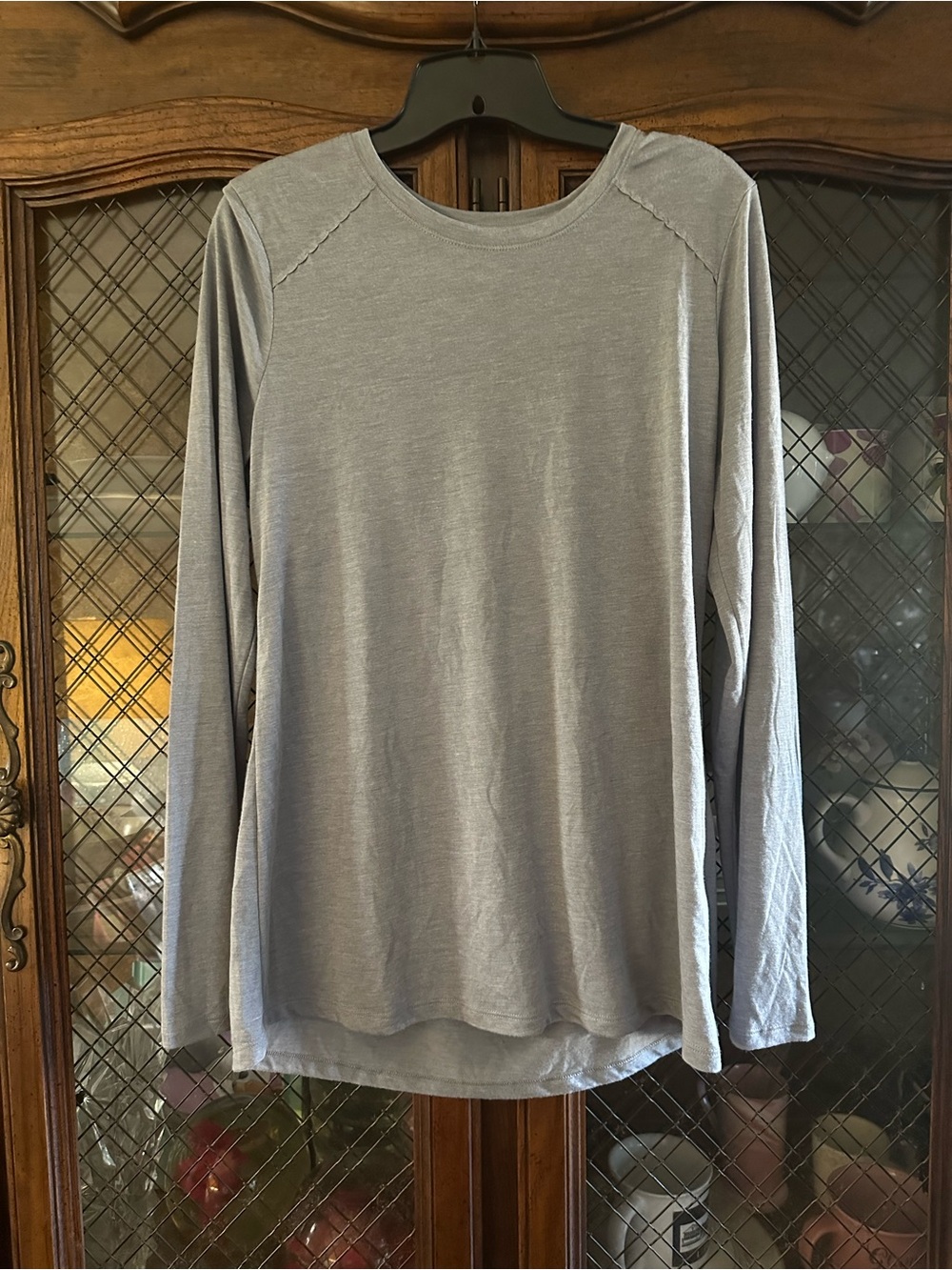 Old Navy Women's Light Gray Long-Sleeve Crewneck Top